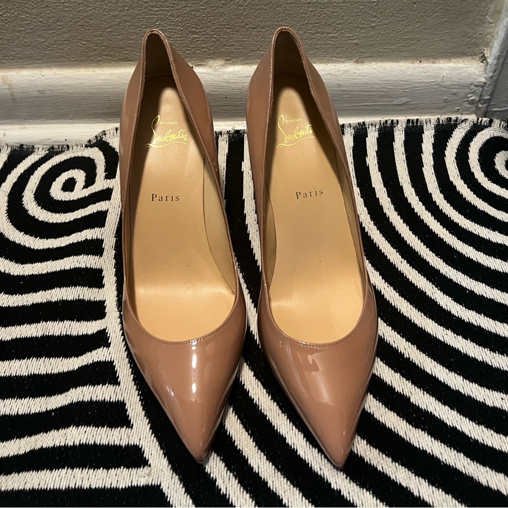AuthenticChristian Louboutin Pigalle Follies 85 Patent- leather pumps